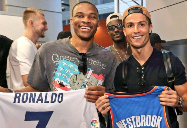 刘洋倒地痛 刘洋倒地痛